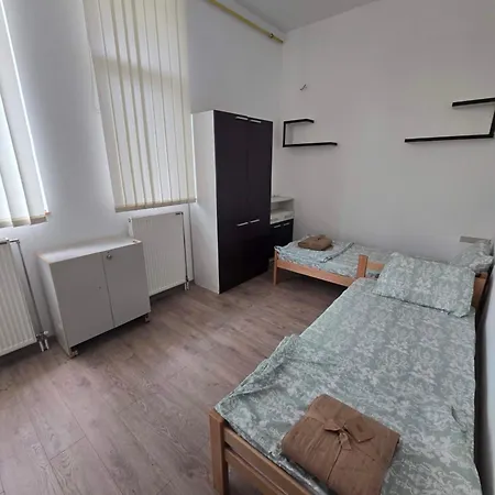 Smestaj Za Radnike Stadion Lagator Lejlighed